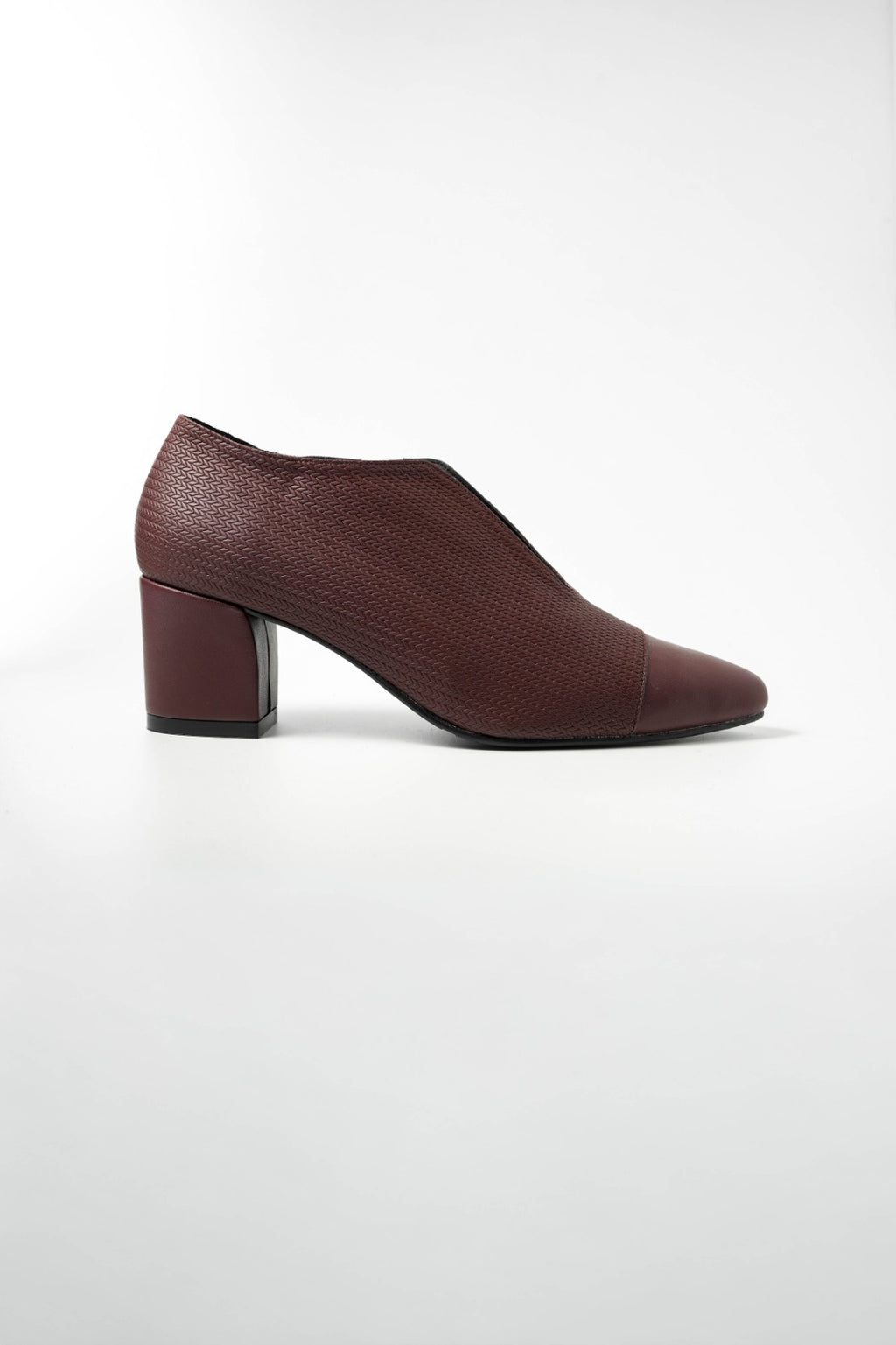 Jayla Classic - CHERRY BLACK  (Preorder)