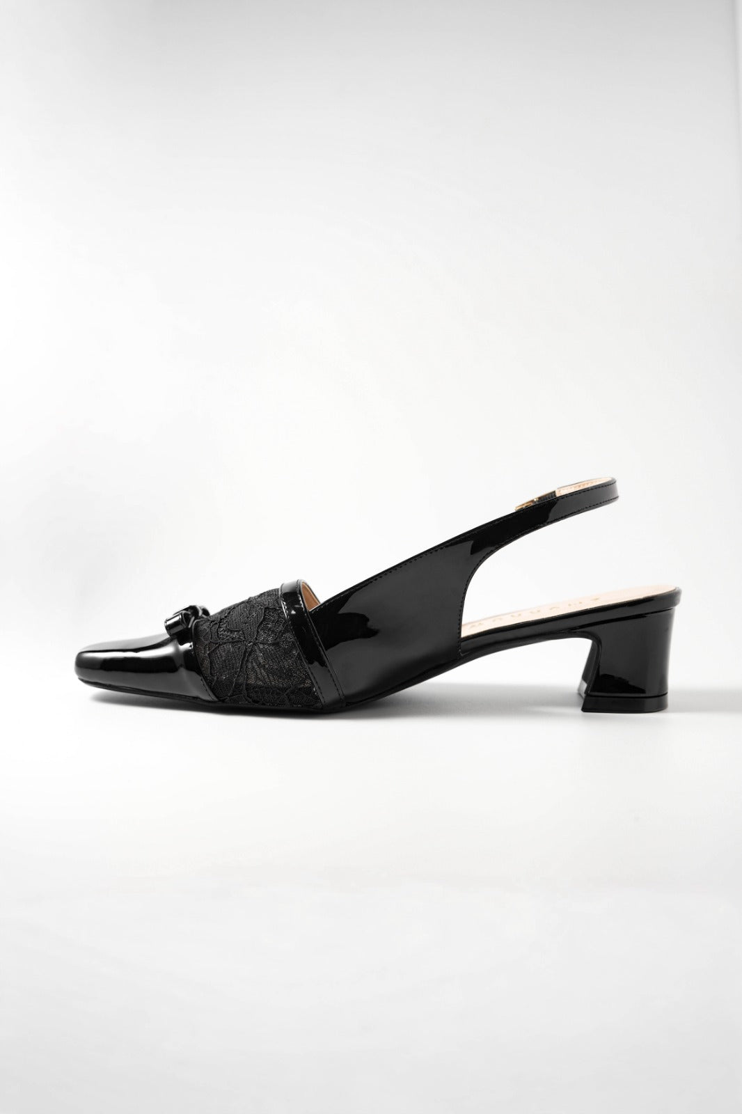 Juwita (MIDNIGHT LACE)